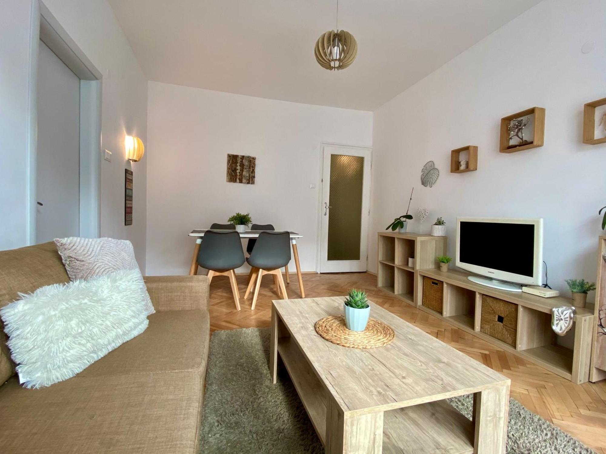 Apartemen Lovely In The Heart Of